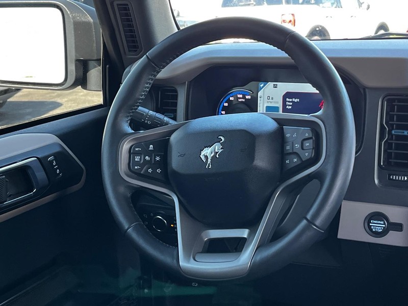 Ford Bronco Vehicle Full-screen Gallery Image 12