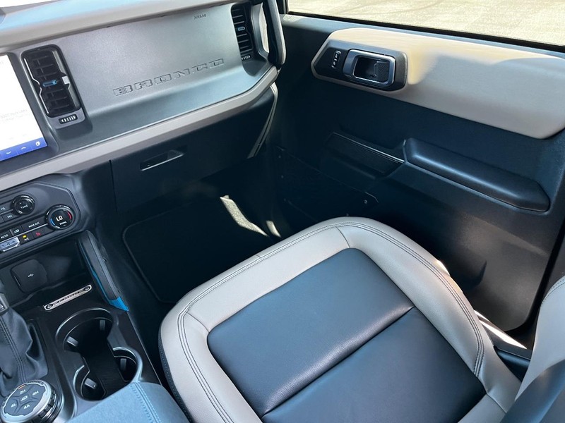 Ford Bronco Vehicle Full-screen Gallery Image 13