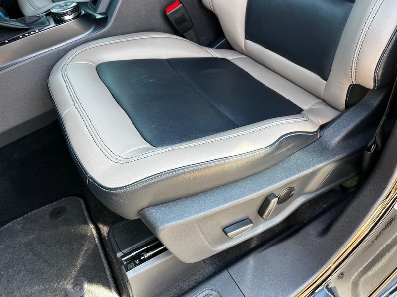 Ford Bronco Vehicle Full-screen Gallery Image 14