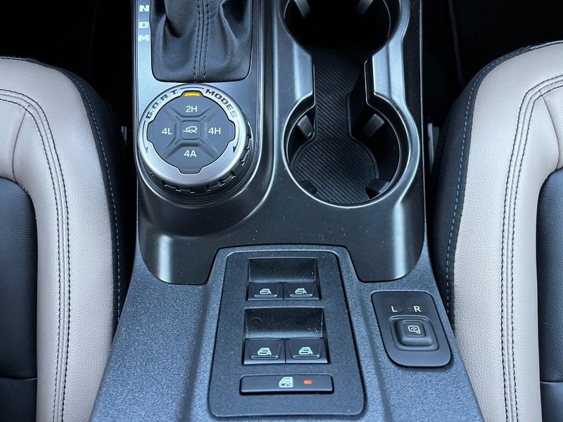 Ford Bronco Vehicle Full-screen Gallery Image 18