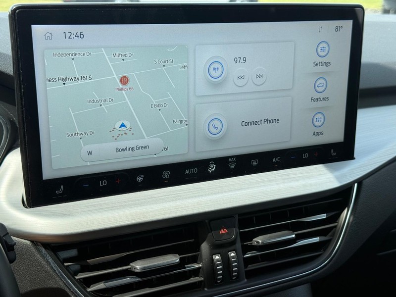 Ford Escape Vehicle Full-screen Gallery Image 15