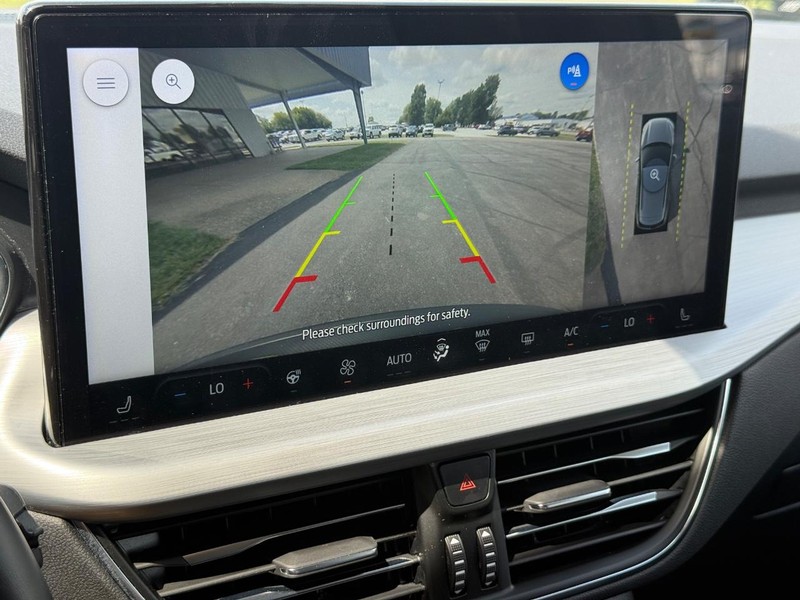 Ford Escape Vehicle Full-screen Gallery Image 16