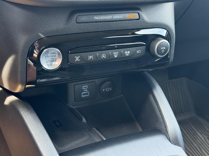 Ford Escape Vehicle Full-screen Gallery Image 17