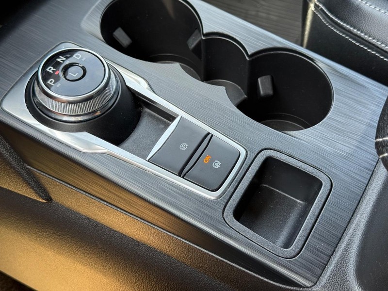 Ford Escape Vehicle Full-screen Gallery Image 18