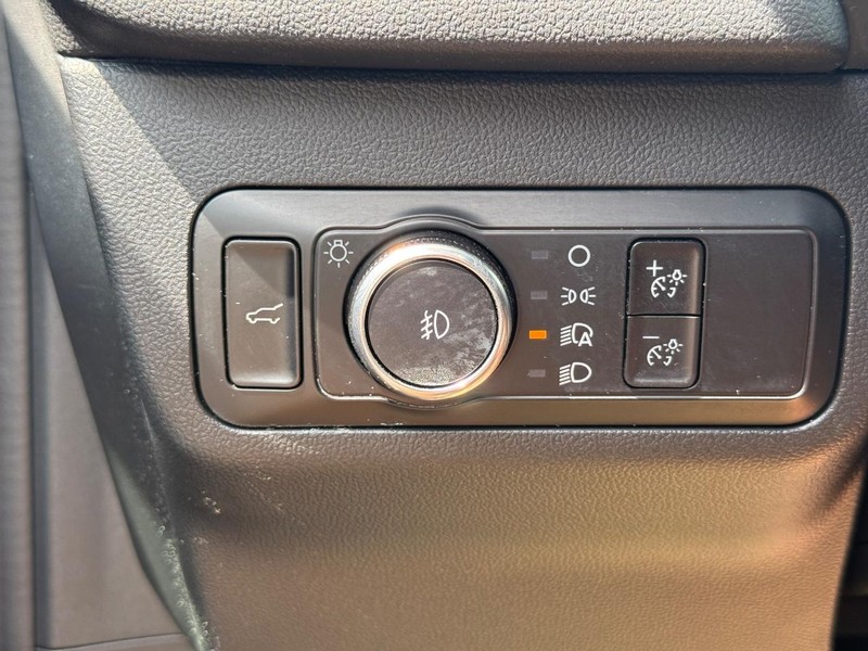 Ford Escape Vehicle Full-screen Gallery Image 21