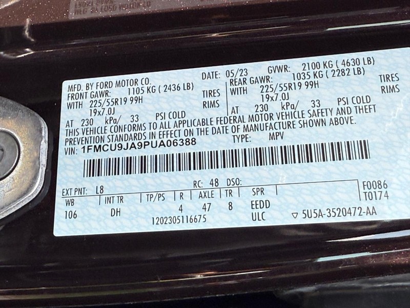 Ford Escape Vehicle Full-screen Gallery Image 25