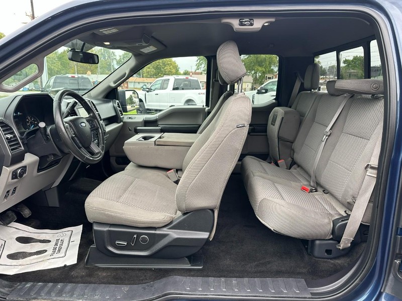 Ford F-150 Vehicle Full-screen Gallery Image 10