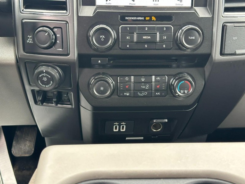 Ford F-150 Vehicle Full-screen Gallery Image 14