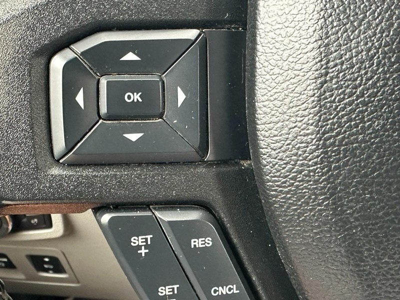 Ford F-150 Vehicle Full-screen Gallery Image 18