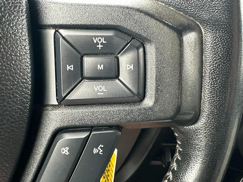 Ford F-150 Vehicle Full-screen Gallery Image 19