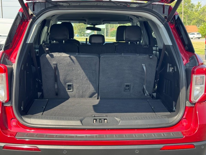 Ford Explorer Vehicle Full-screen Gallery Image 04