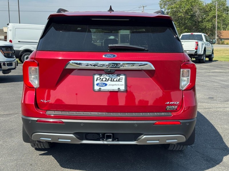Ford Explorer Vehicle Full-screen Gallery Image 05