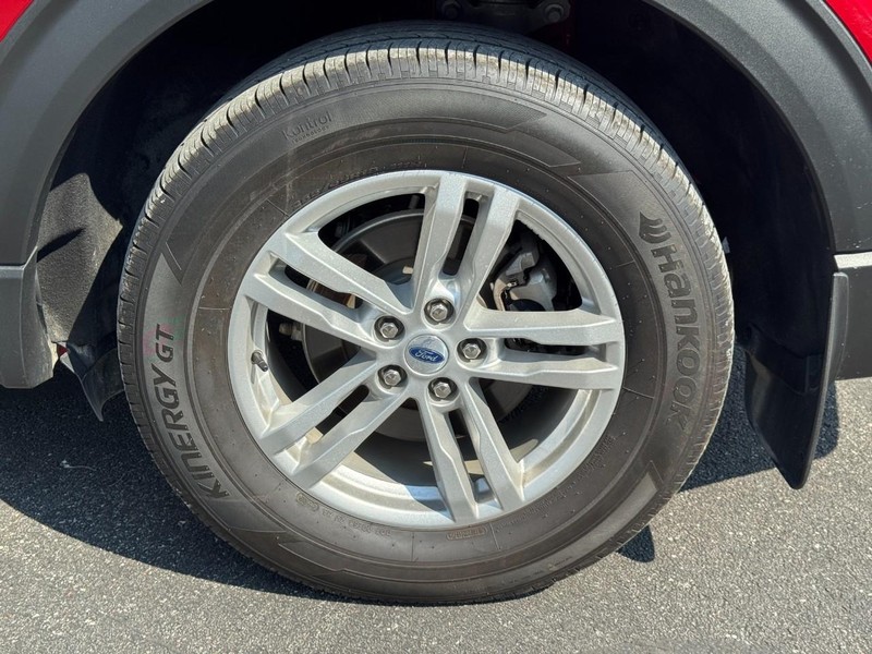 Ford Explorer Vehicle Full-screen Gallery Image 07