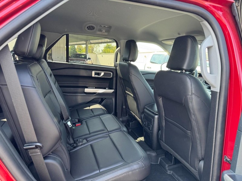 Ford Explorer Vehicle Full-screen Gallery Image 10