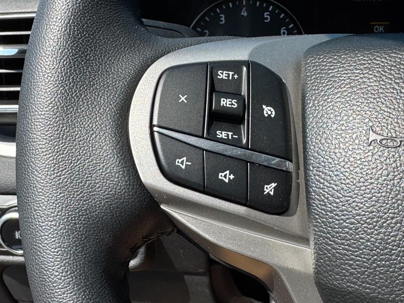 Ford Explorer Vehicle Full-screen Gallery Image 18