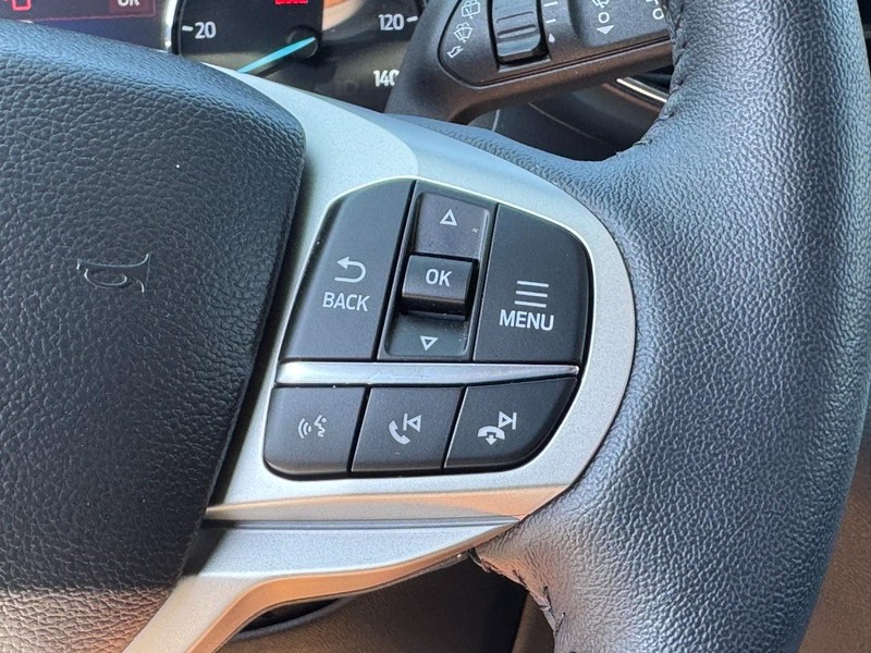 Ford Explorer Vehicle Full-screen Gallery Image 19