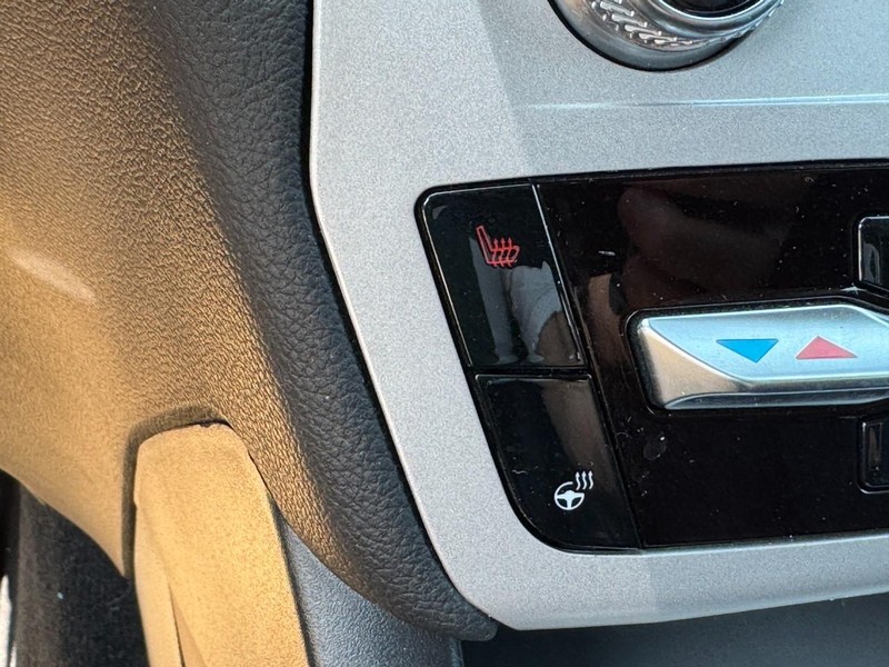 Ford Explorer Vehicle Full-screen Gallery Image 22