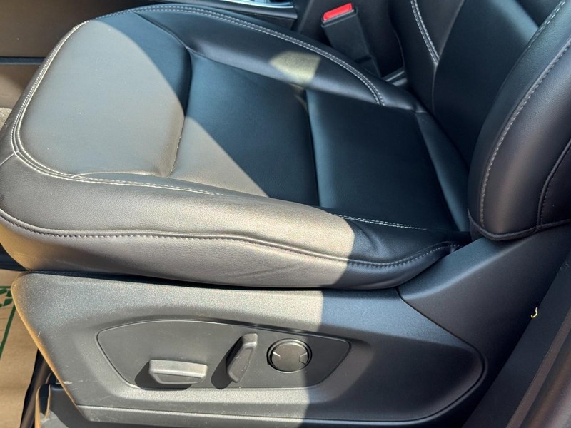 Ford Explorer Vehicle Full-screen Gallery Image 24