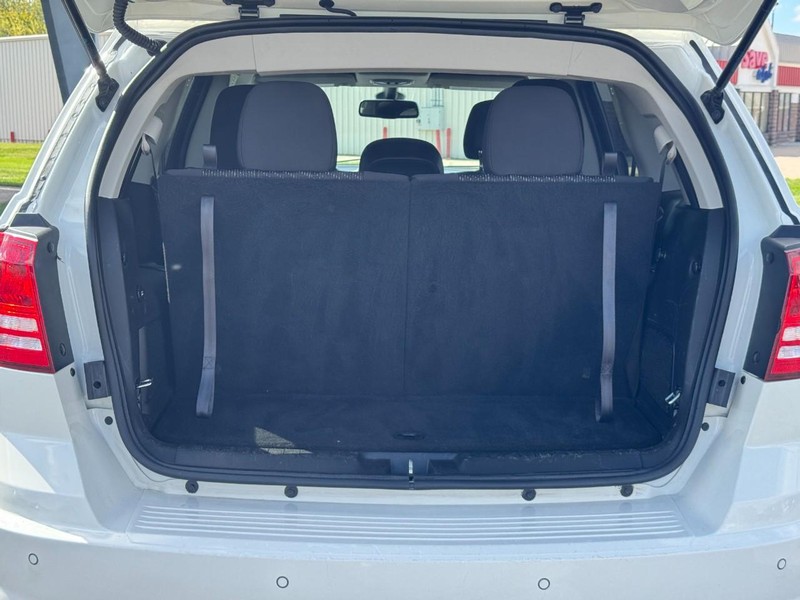 Dodge Journey Vehicle Full-screen Gallery Image 04