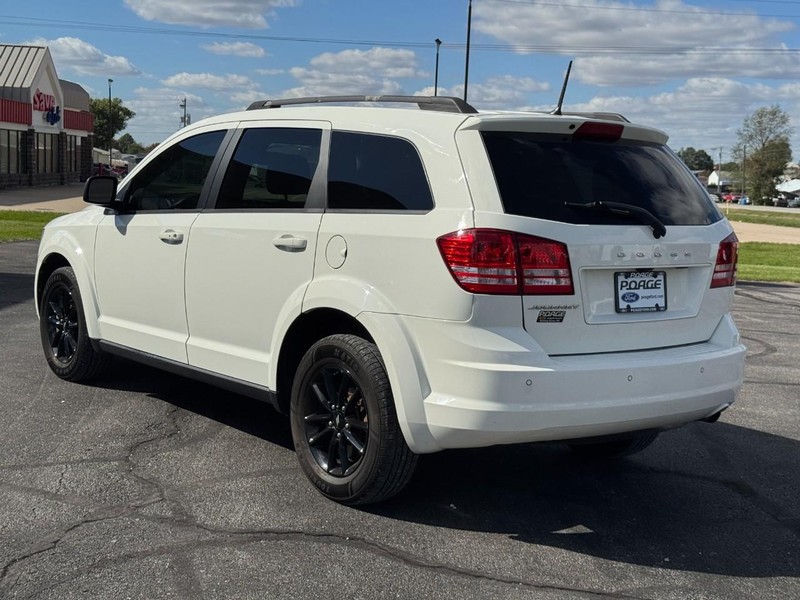 Dodge Journey Vehicle Full-screen Gallery Image 06