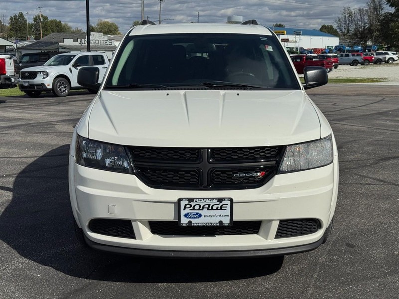 Dodge Journey Vehicle Full-screen Gallery Image 09