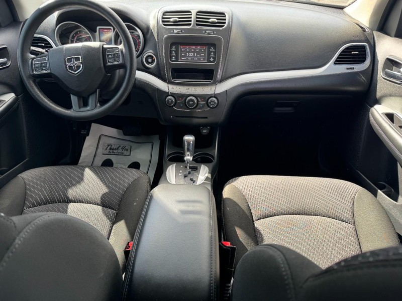 Dodge Journey Vehicle Full-screen Gallery Image 12