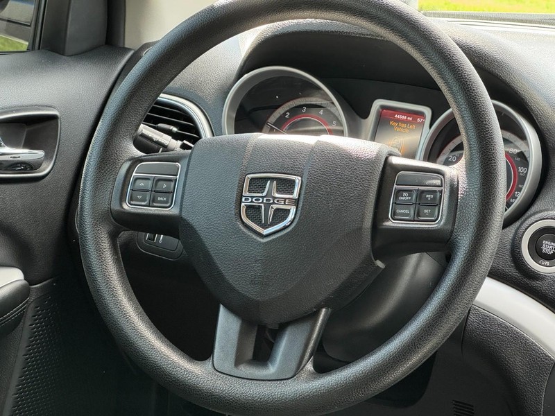 Dodge Journey Vehicle Full-screen Gallery Image 13