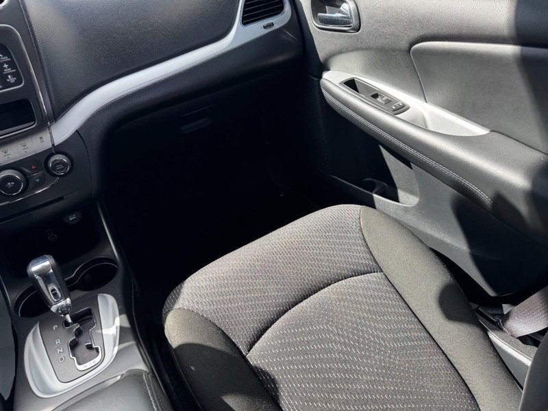 Dodge Journey Vehicle Full-screen Gallery Image 16