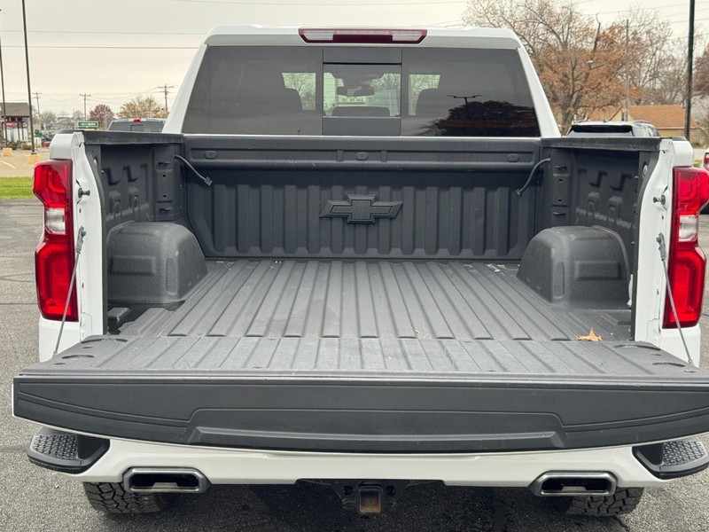 Chevrolet Silverado 1500 Vehicle Full-screen Gallery Image 04