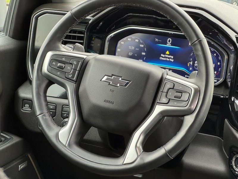 Chevrolet Silverado 1500 Vehicle Full-screen Gallery Image 12