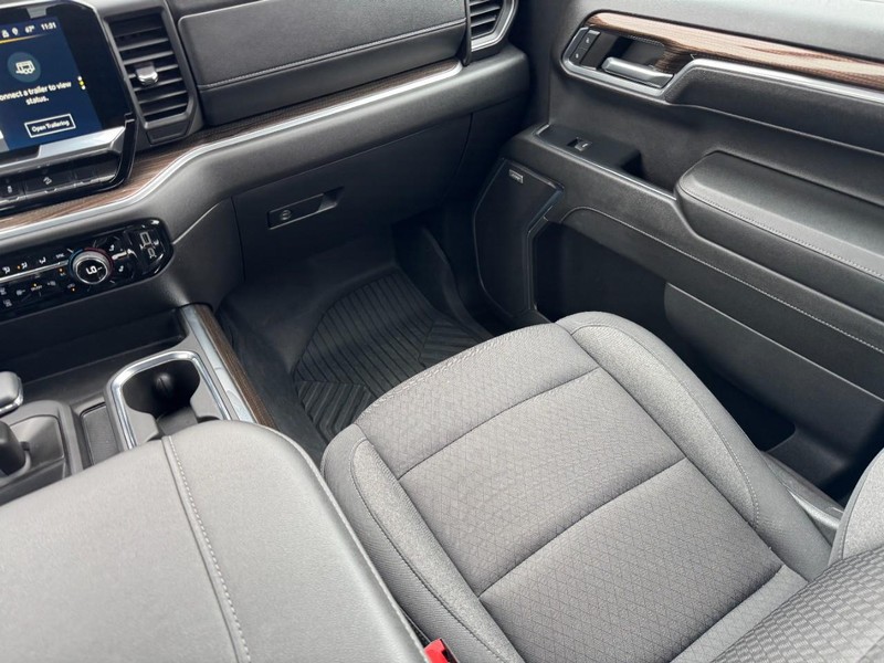 Chevrolet Silverado 1500 Vehicle Full-screen Gallery Image 15