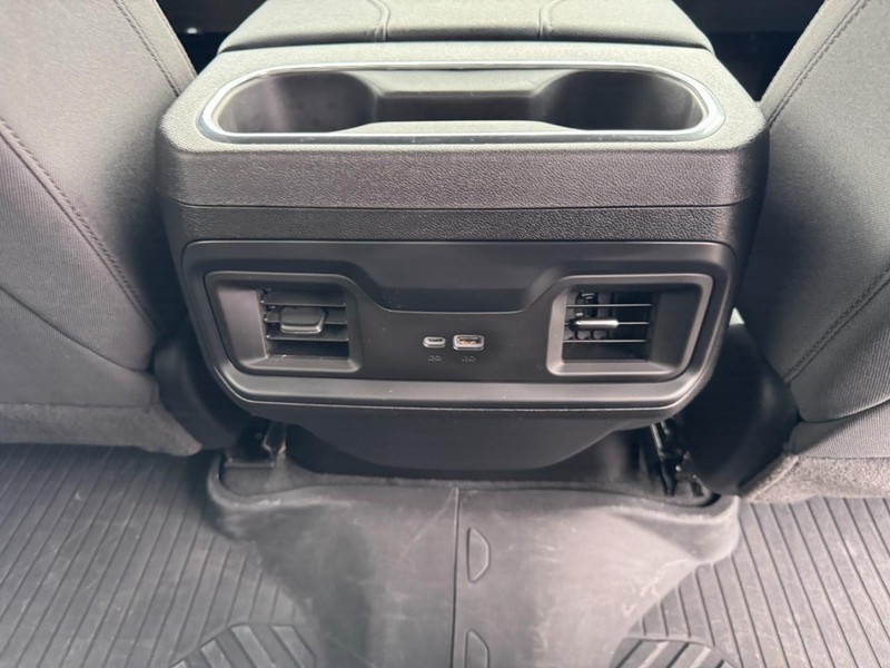 Chevrolet Silverado 1500 Vehicle Full-screen Gallery Image 16