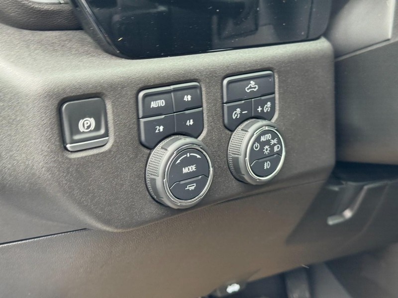 Chevrolet Silverado 1500 Vehicle Full-screen Gallery Image 17