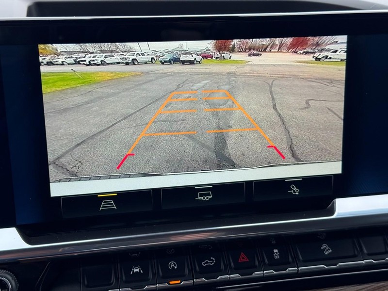 Chevrolet Silverado 1500 Vehicle Full-screen Gallery Image 21