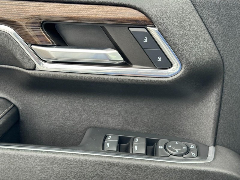 Chevrolet Silverado 1500 Vehicle Full-screen Gallery Image 23