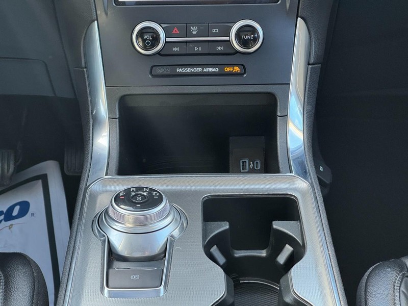 Ford Edge Vehicle Full-screen Gallery Image 14