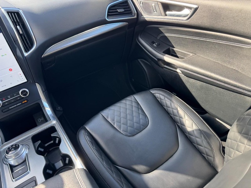 Ford Edge Vehicle Full-screen Gallery Image 15