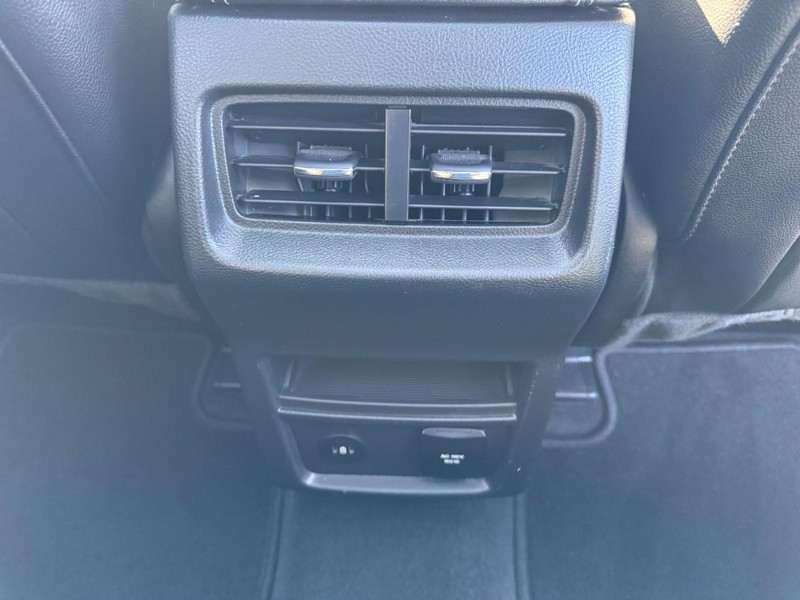 Ford Edge Vehicle Full-screen Gallery Image 16