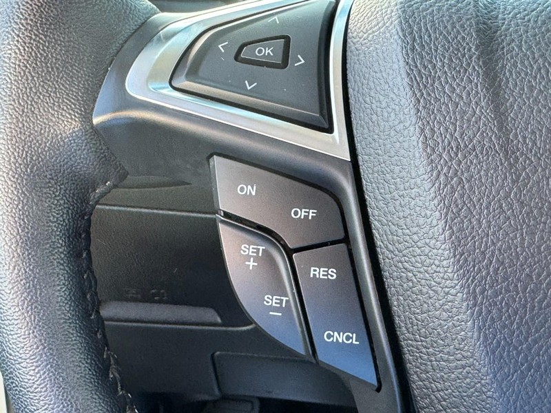 Ford Edge Vehicle Full-screen Gallery Image 18