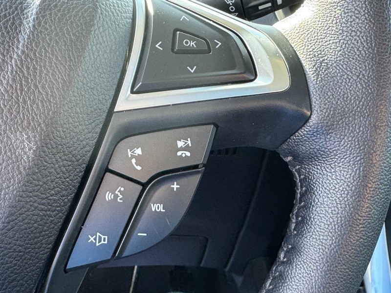 Ford Edge Vehicle Full-screen Gallery Image 19