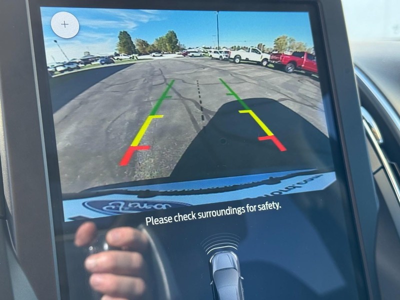 Ford Edge Vehicle Full-screen Gallery Image 21