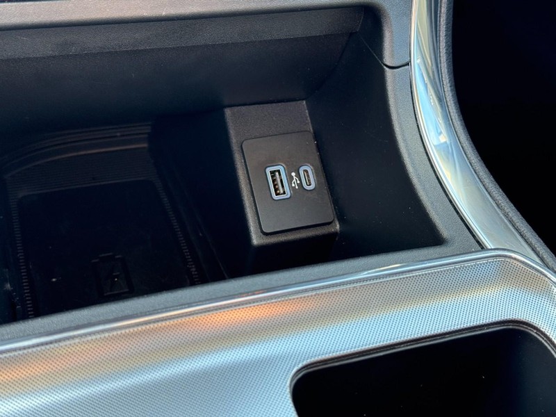 Ford Edge Vehicle Full-screen Gallery Image 22