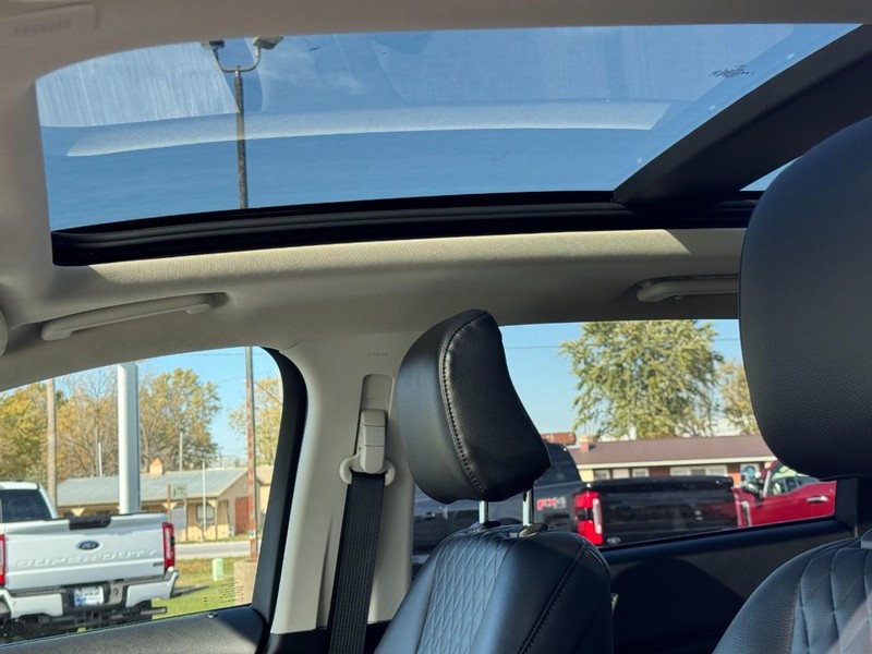 Ford Edge Vehicle Full-screen Gallery Image 24