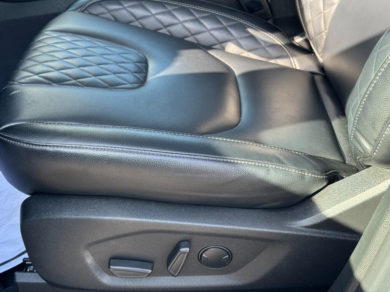 Ford Edge Vehicle Full-screen Gallery Image 25