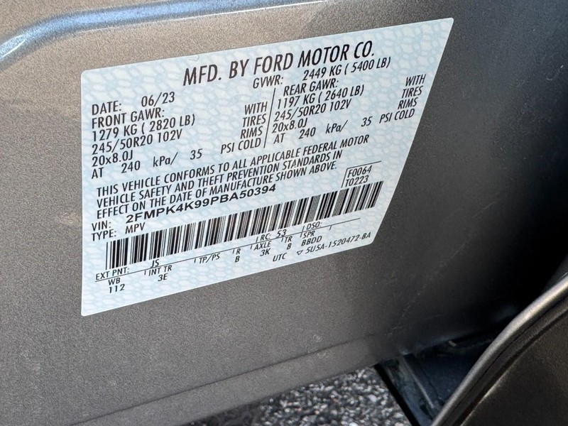 Ford Edge Vehicle Full-screen Gallery Image 26