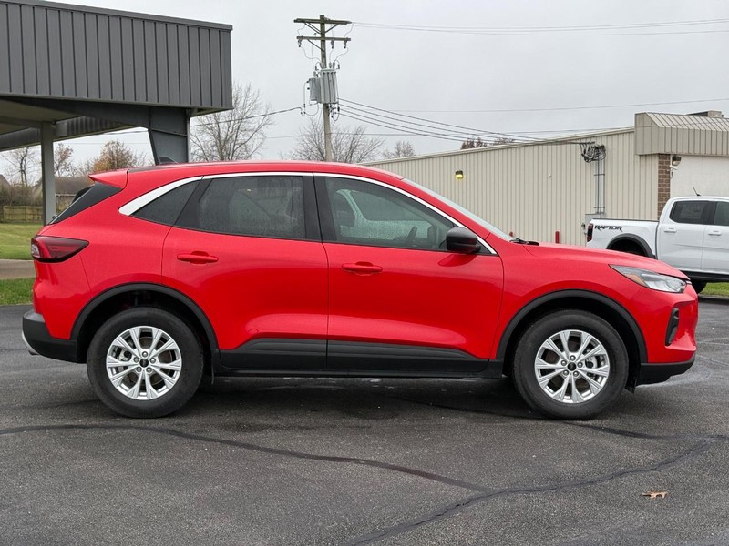 Ford Escape Vehicle Full-screen Gallery Image 02