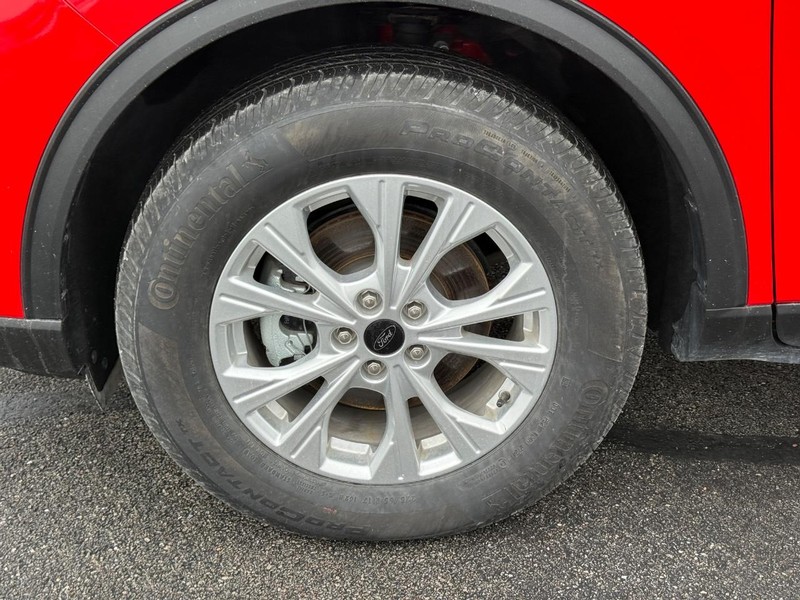 Ford Escape Vehicle Full-screen Gallery Image 07