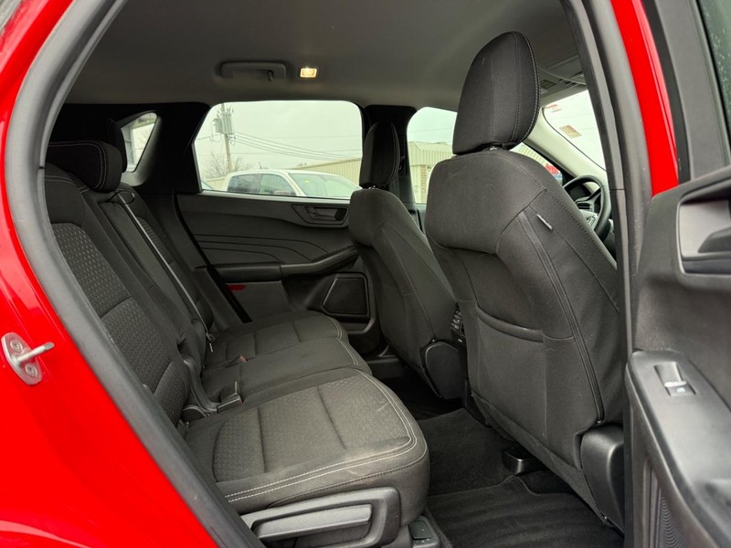 Ford Escape Vehicle Full-screen Gallery Image 10