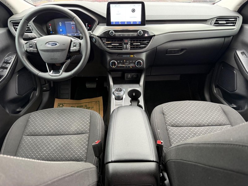 Ford Escape Vehicle Full-screen Gallery Image 11