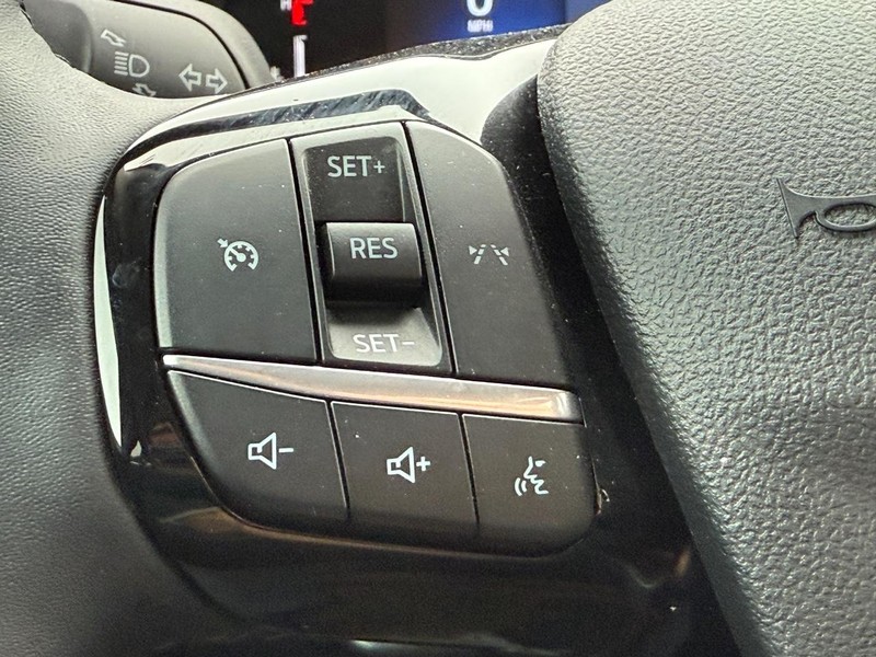 Ford Escape Vehicle Full-screen Gallery Image 13